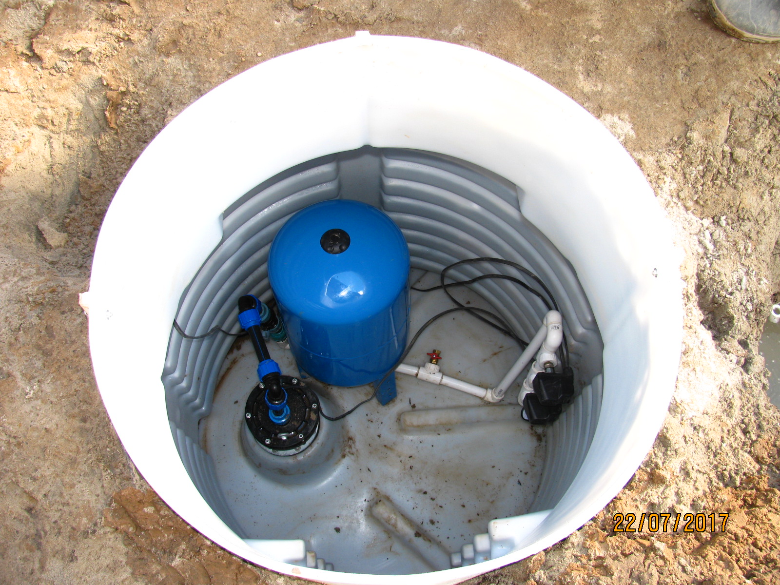 КЕССОН ДОЧИСТА КС 1200 из ПЛАСТИКА - ВИД ИЗНУТРИ